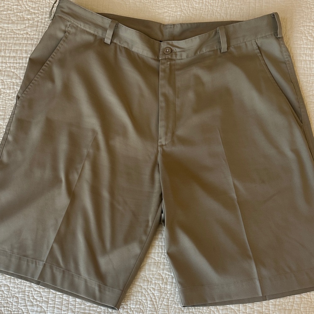 Nike Golf Men's Size 36 Tan Shorts
